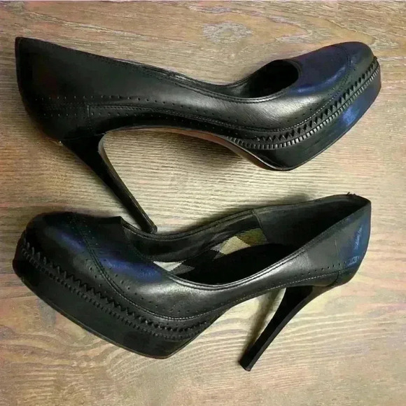 Burberry Black Leather Platform Pumps Size 39 - PREOWNED - Picture 2 of 10